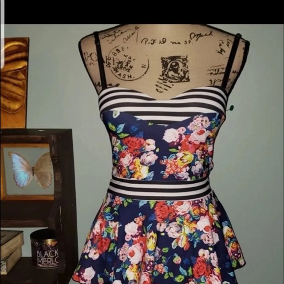 Pinup Couture 2-piece Reversible Tankini M(8-10) - Picture 8 of 11
